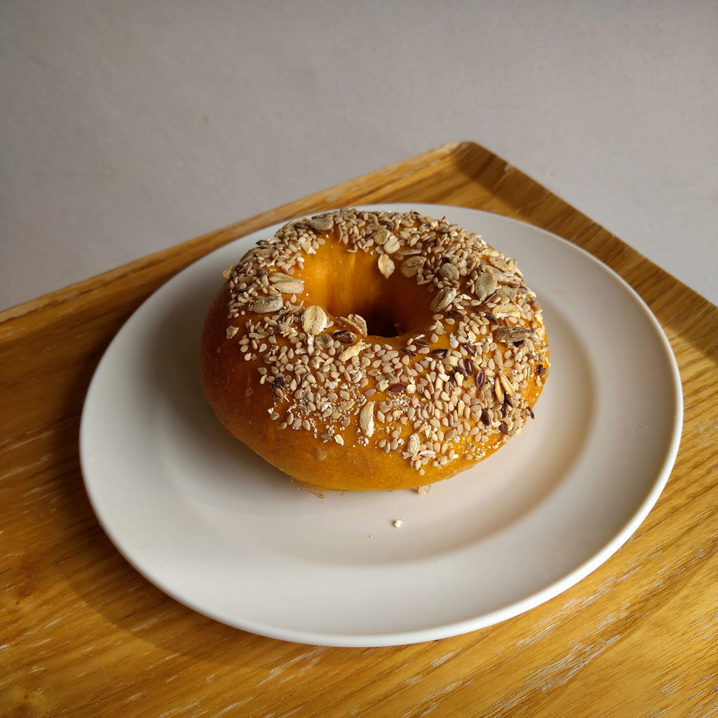 おいしい のはもちろん からだもよろこぶ ことを大切に 丁寧に焼き上げられたベーグル 国道メシ